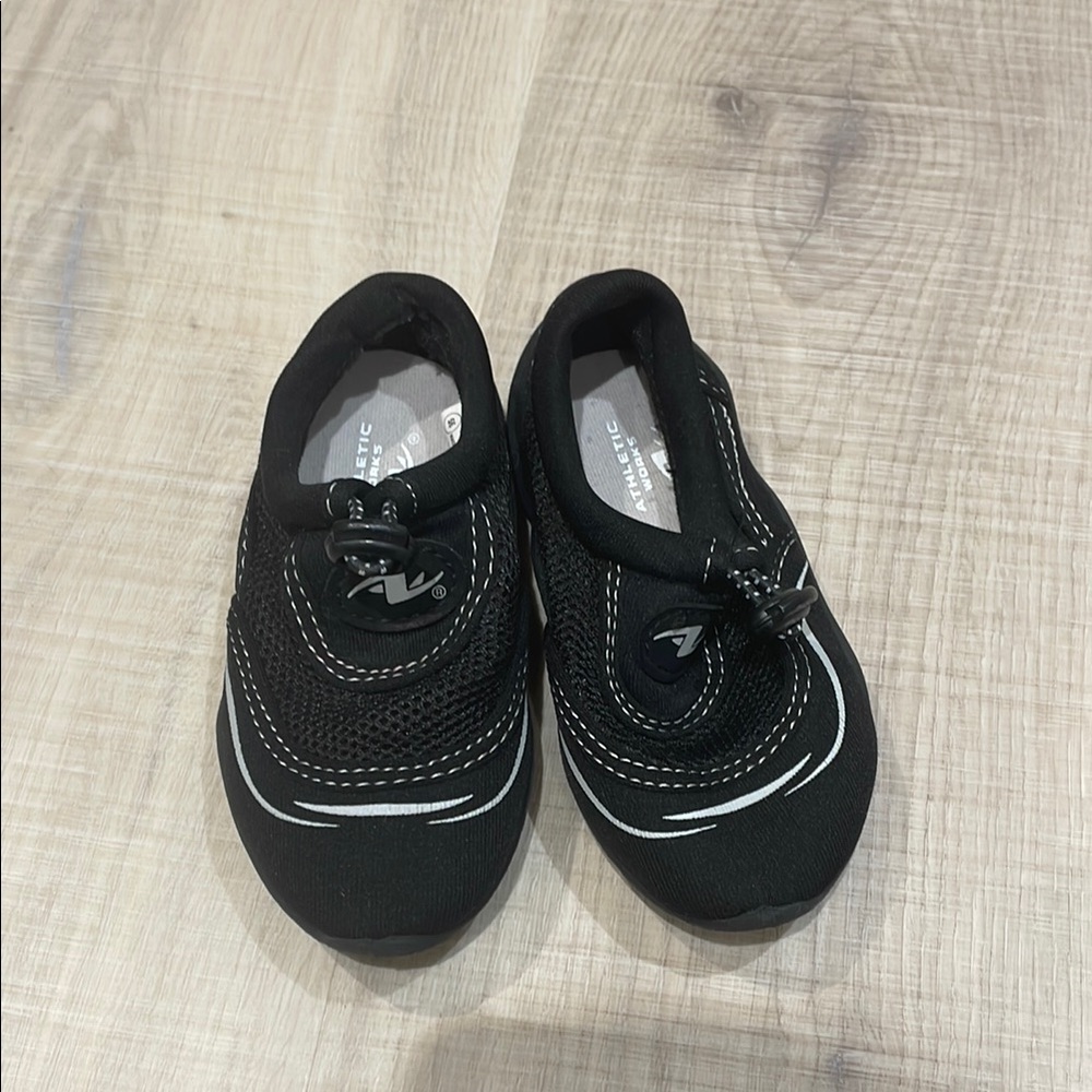 Athletic Works Kids Black WATER SHOES 💦